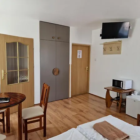 Gosciniec Pieciu Stawow Bed & Breakfast Ustrzyki Dolne Exterior photo